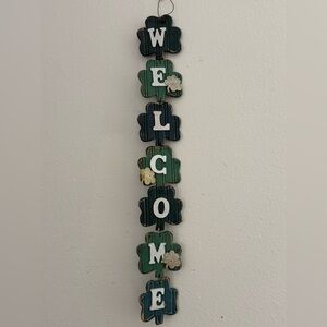 Green Shamrock Welcome Sign